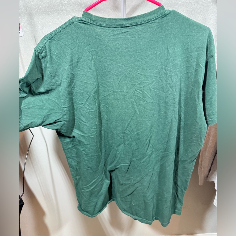 ⚡️Disney Mickey’s Very Merry Christmas Party 2019 Passholder Tee Green Size L - Picture 4 of 4
